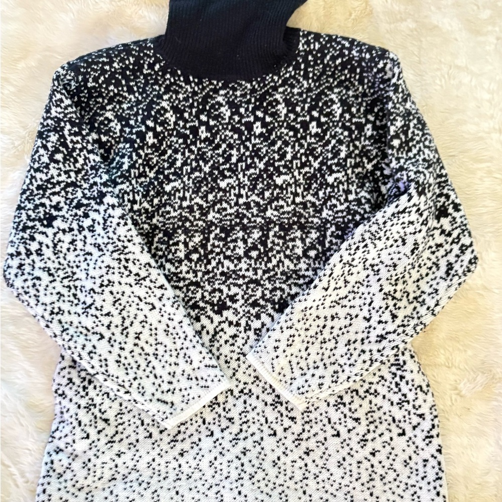 Women’s Chic Black and White Knit Sweater #coldweathermusthave! Size M, #Scandi